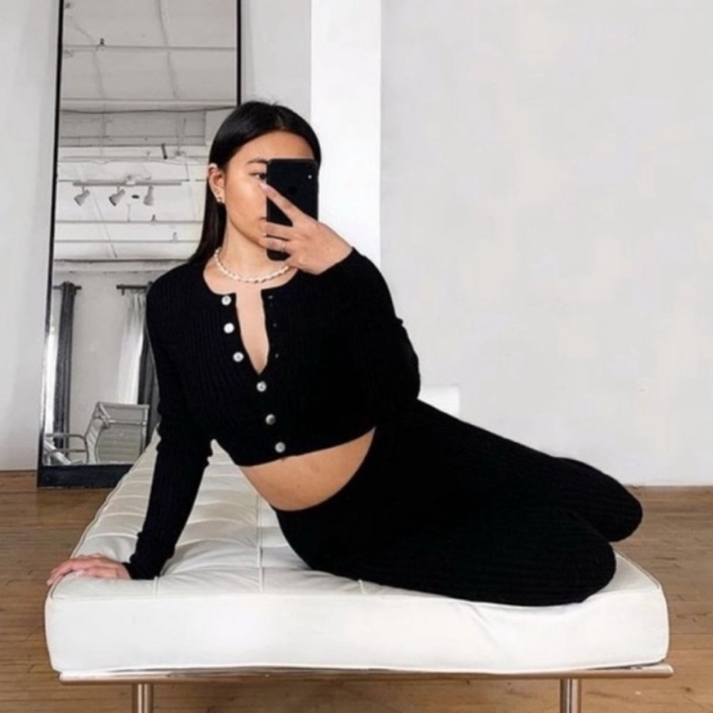 437 Black Ribbed Leggings Sz M